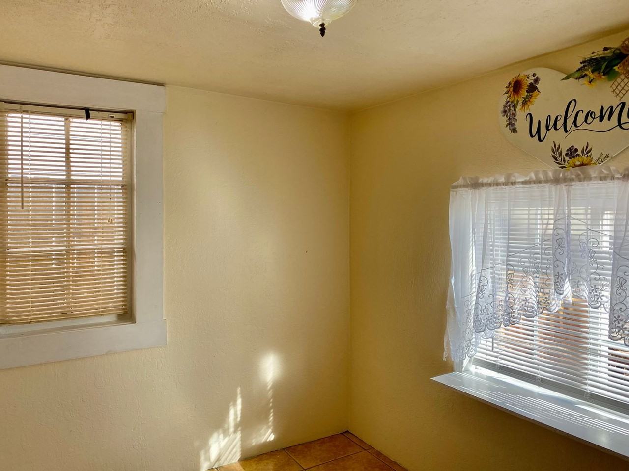 322 Lincoln St - Photo 4 of 20