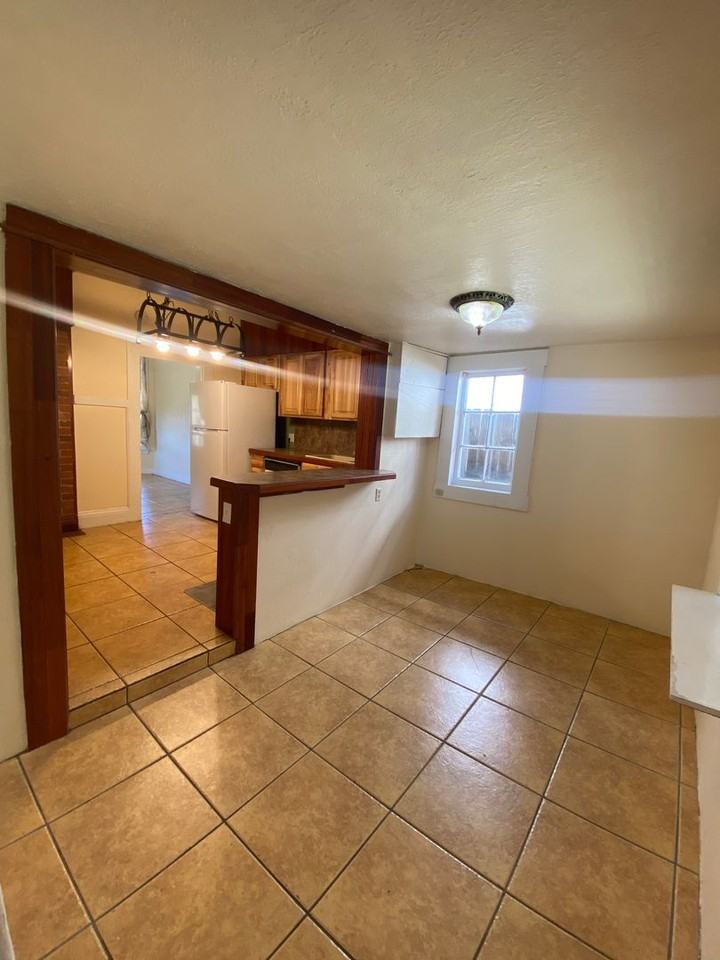 322 Lincoln St - Photo 6 of 20