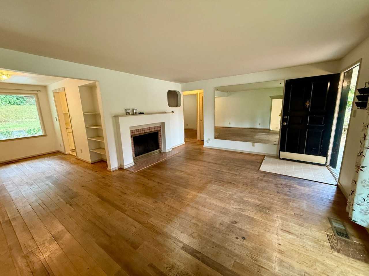 16541 10th Avenue Northeast - Photo 2 of 23