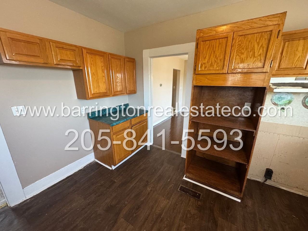 1025 Columbia St - Photo 6 of 9