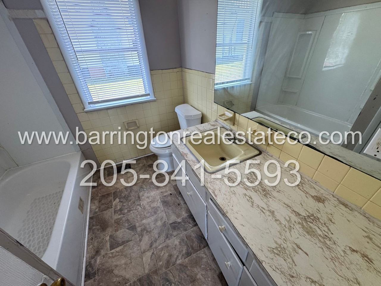 1025 Columbia St - Photo 7 of 9