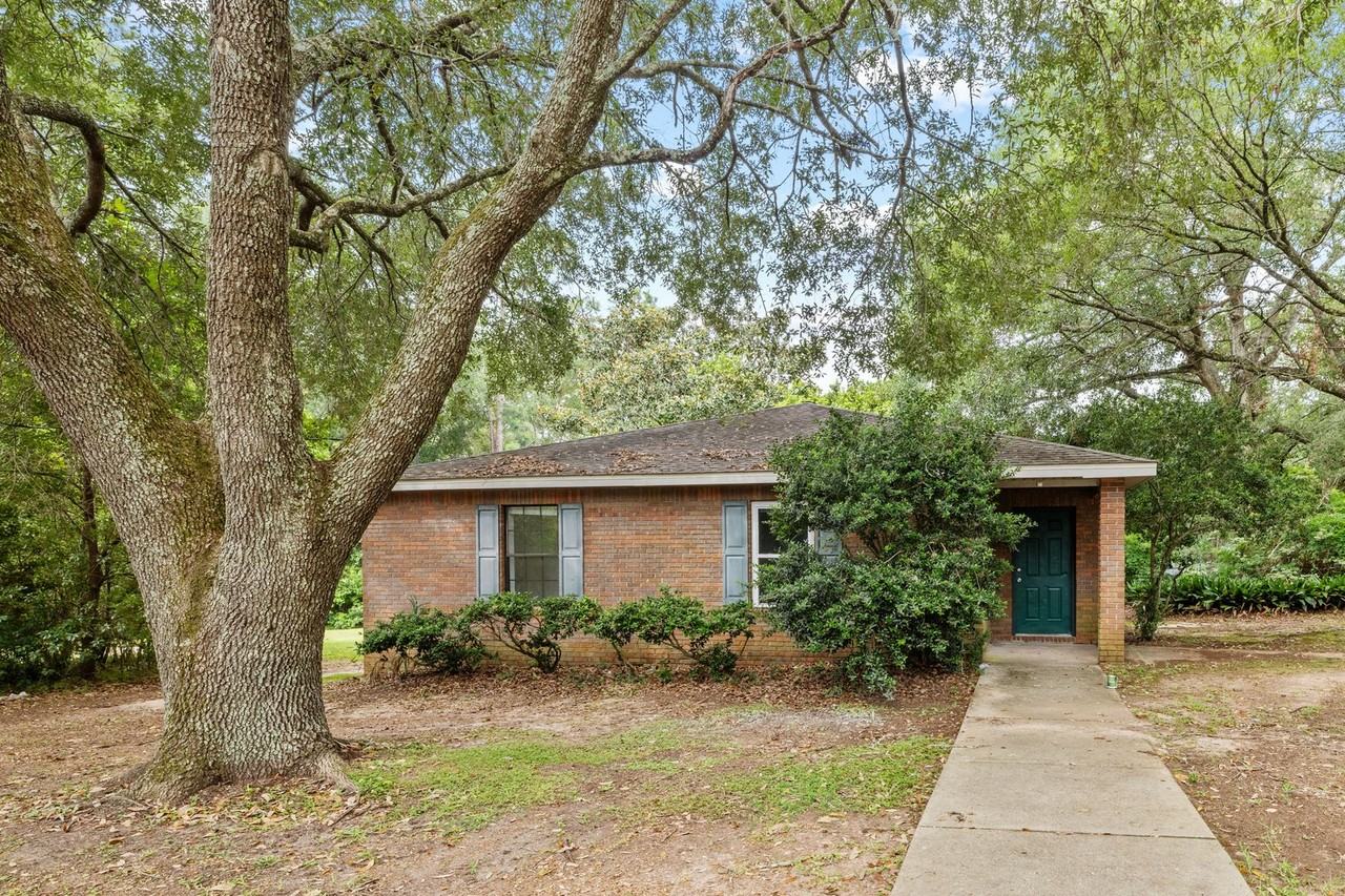1901 Honeysuckle Dr - Photo 2 of 25