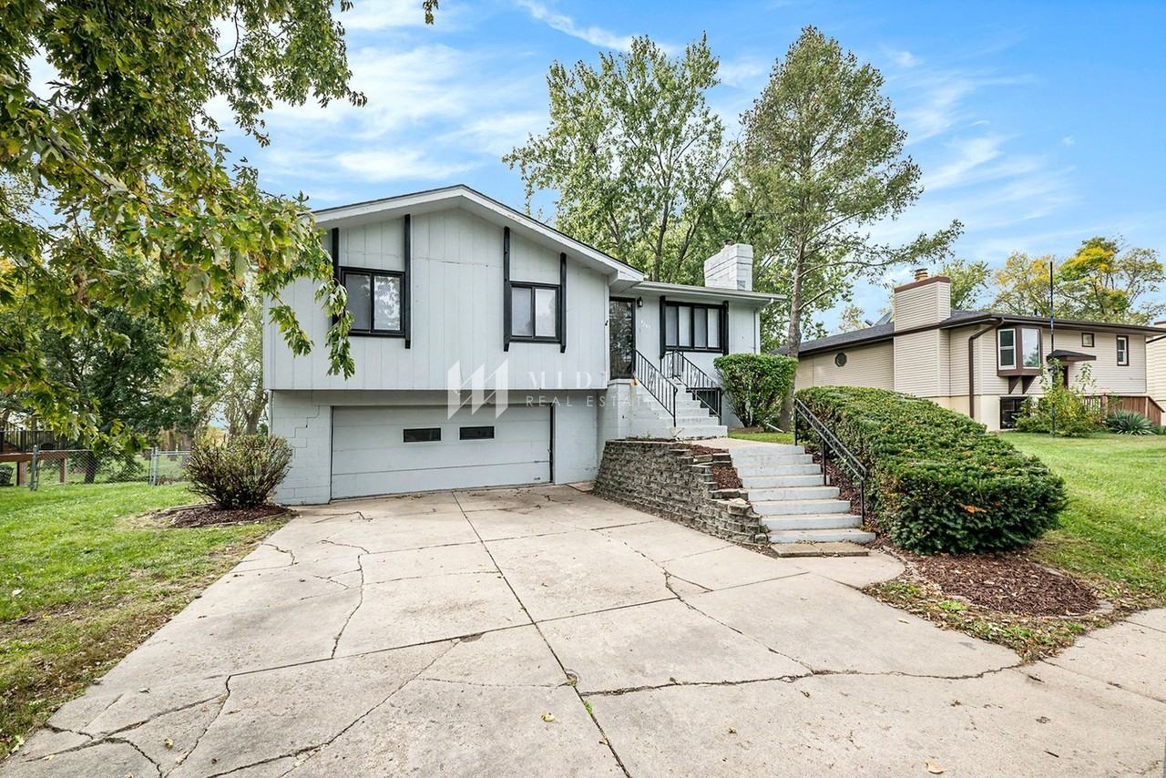 4701 Schroeder Dr - Photo 2 of 15