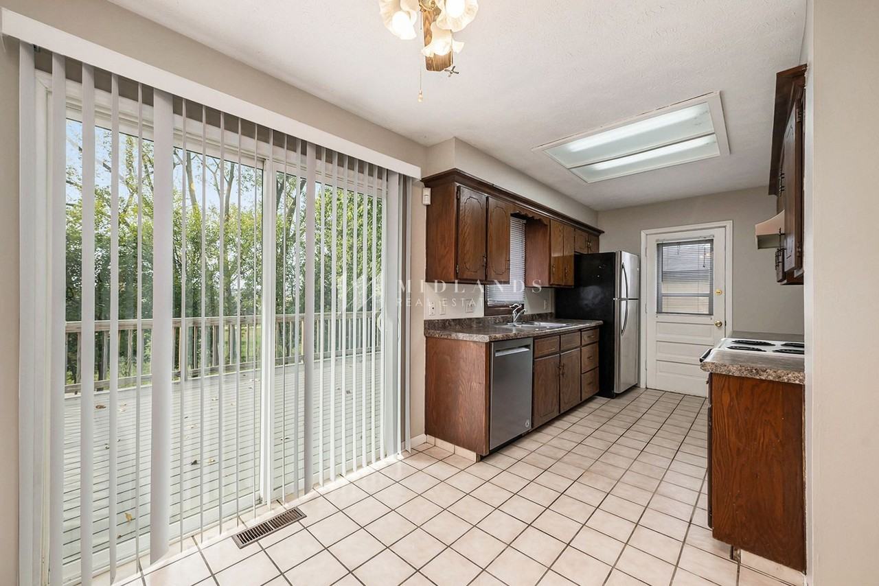 4701 Schroeder Dr - Photo 5 of 15