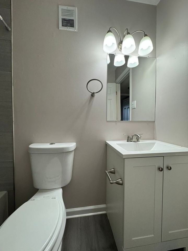 4016 North Rogers Avenue #G - Photo 5 of 6