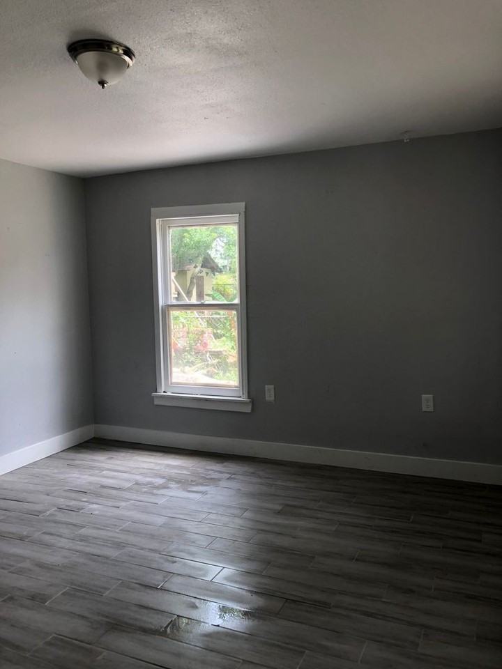 4555 Laredo St - Photo 3 of 12