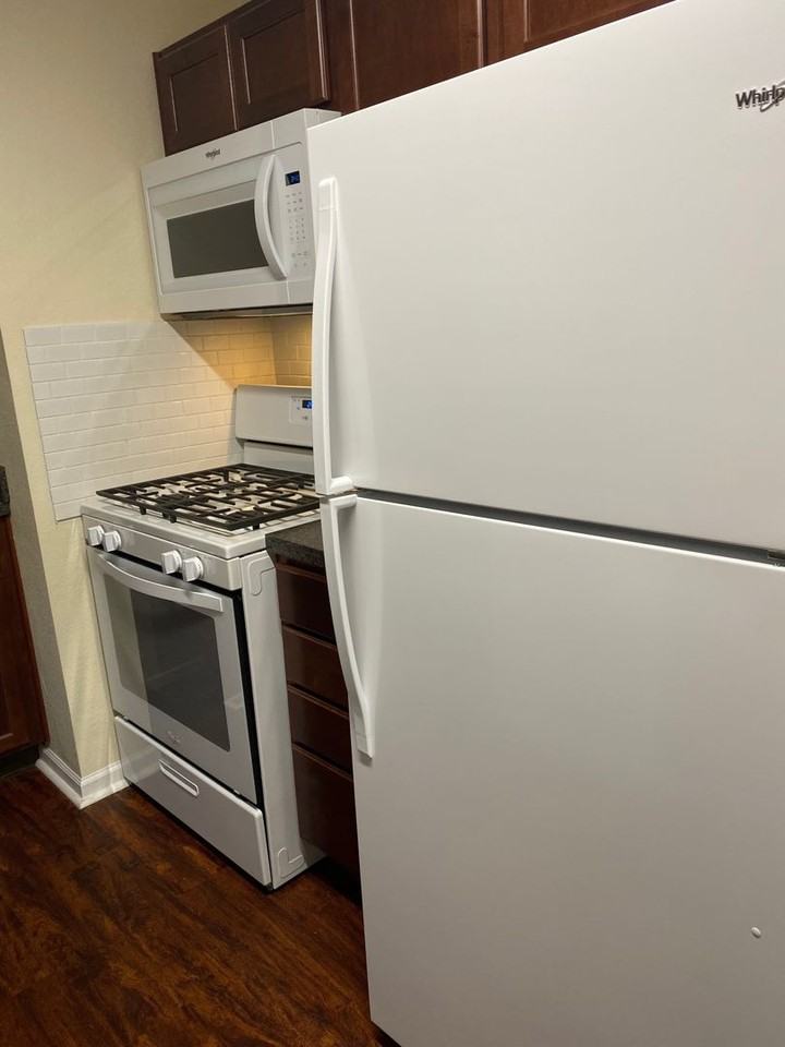 153 S Roanoke Ave - Photo 3 of 14