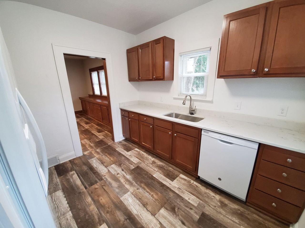 3214 E University Ave - Photo 3 of 27