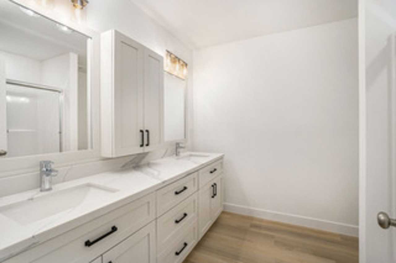 3821 Nw 93rd St - Photo 2 of 13