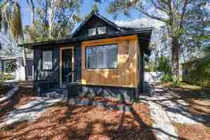 featured image of 3819 Queensboro Ave S