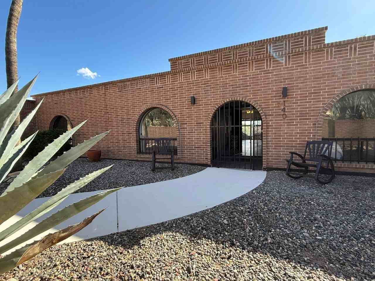 1402 E Big Rock Rd - Photo 3 of 50