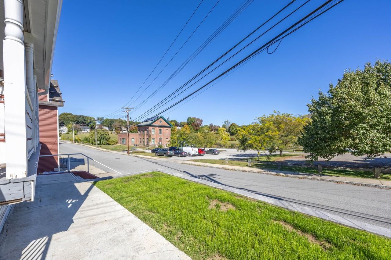 77 Ashland St #B - Photo 5 of 28