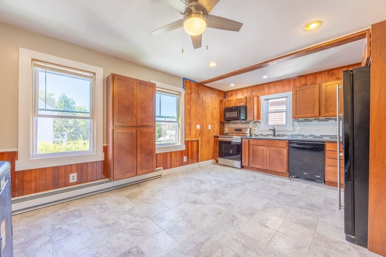 77 Ashland St #B - Photo 7 of 28