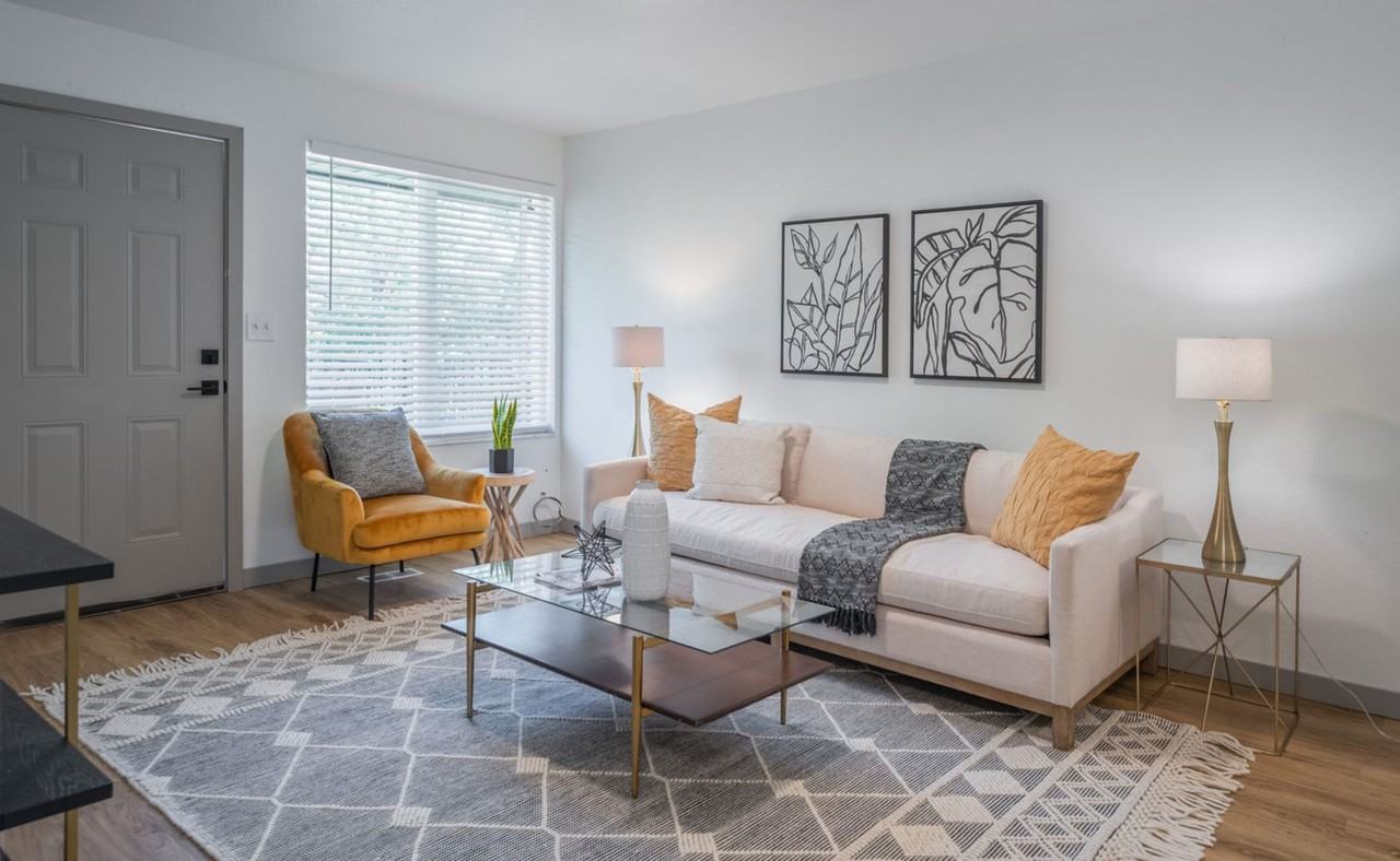 Katmai Apartments - Photo 4 of 41