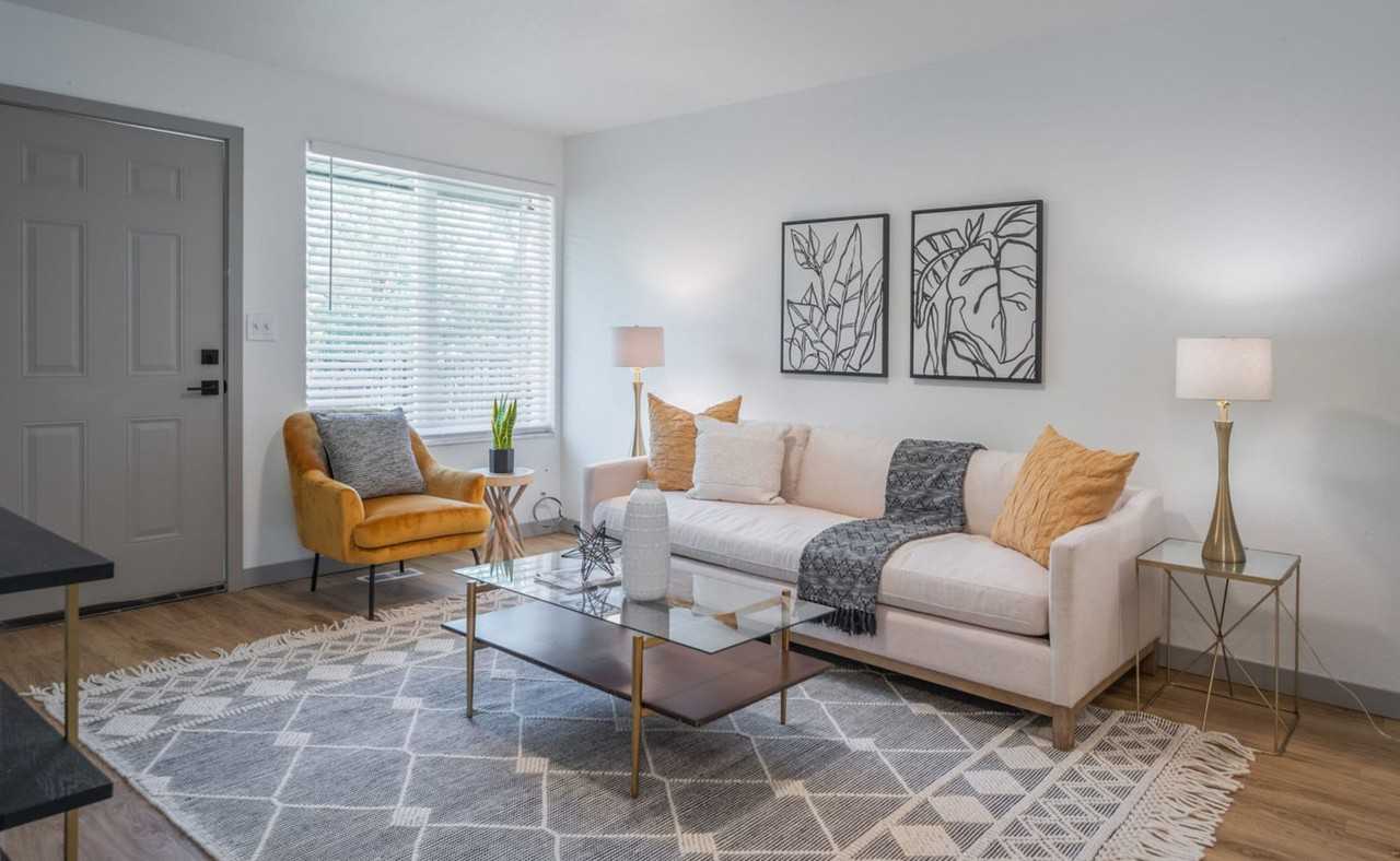 Katmai Apartments - Photo 4 of 41