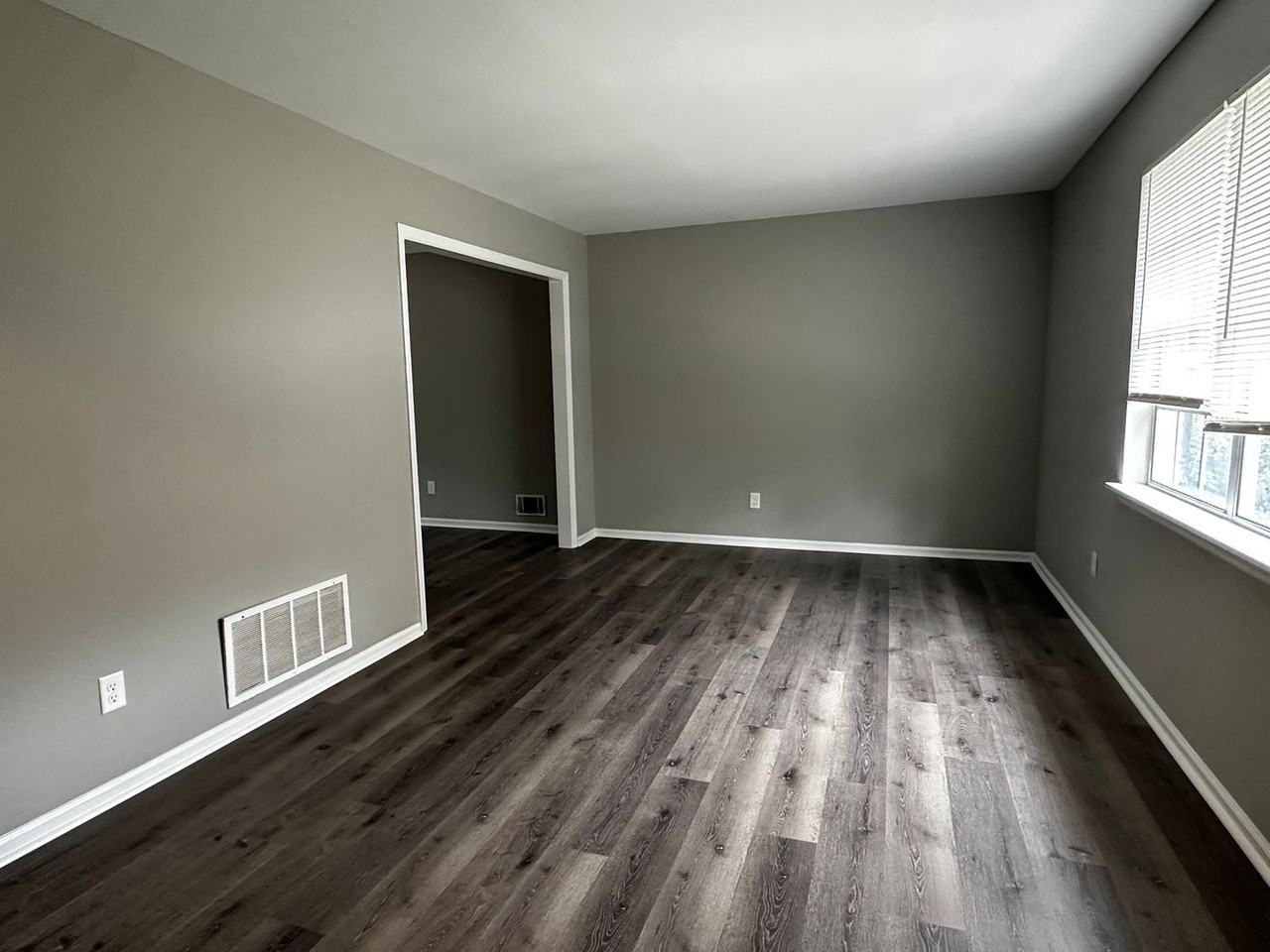 4565 Rockdale Ct - Photo 4 of 28