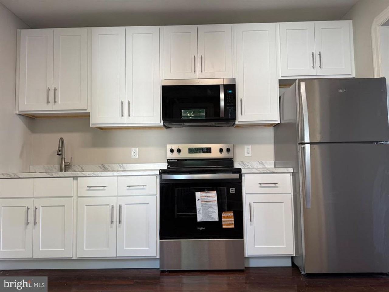 327 Jefferson Ave - Photo 2 of 7