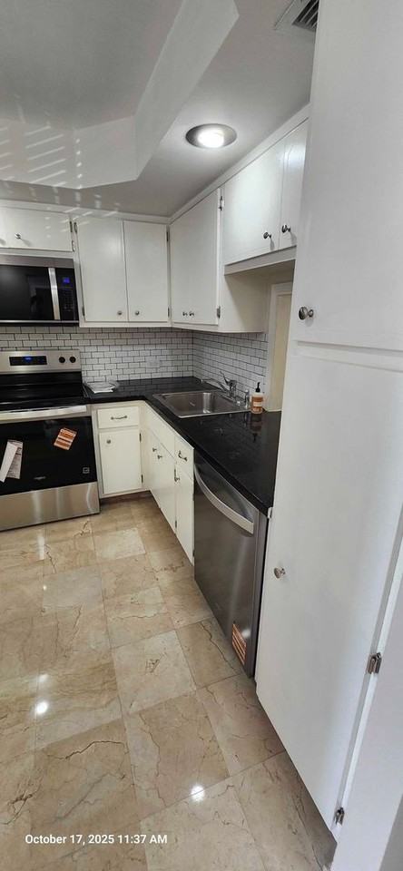 443 Ne 195th St - Photo 2 of 20