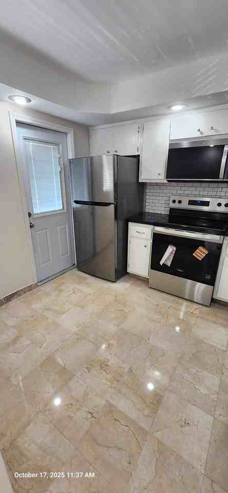 443 Ne 195th St - Photo 3 of 20