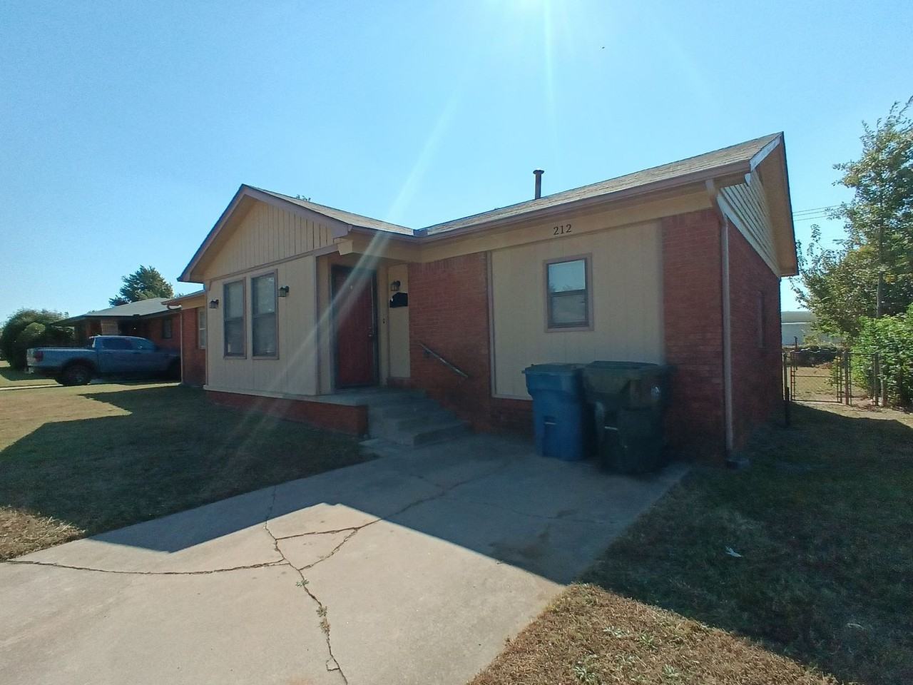 212 W Rose Dr - Photo 2 of 15