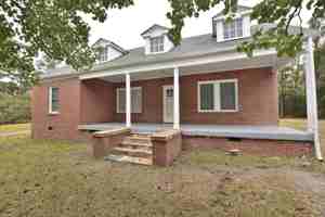 featured image of 1760 Country Club Rd