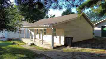 featured image of 811 Pinewood Dr