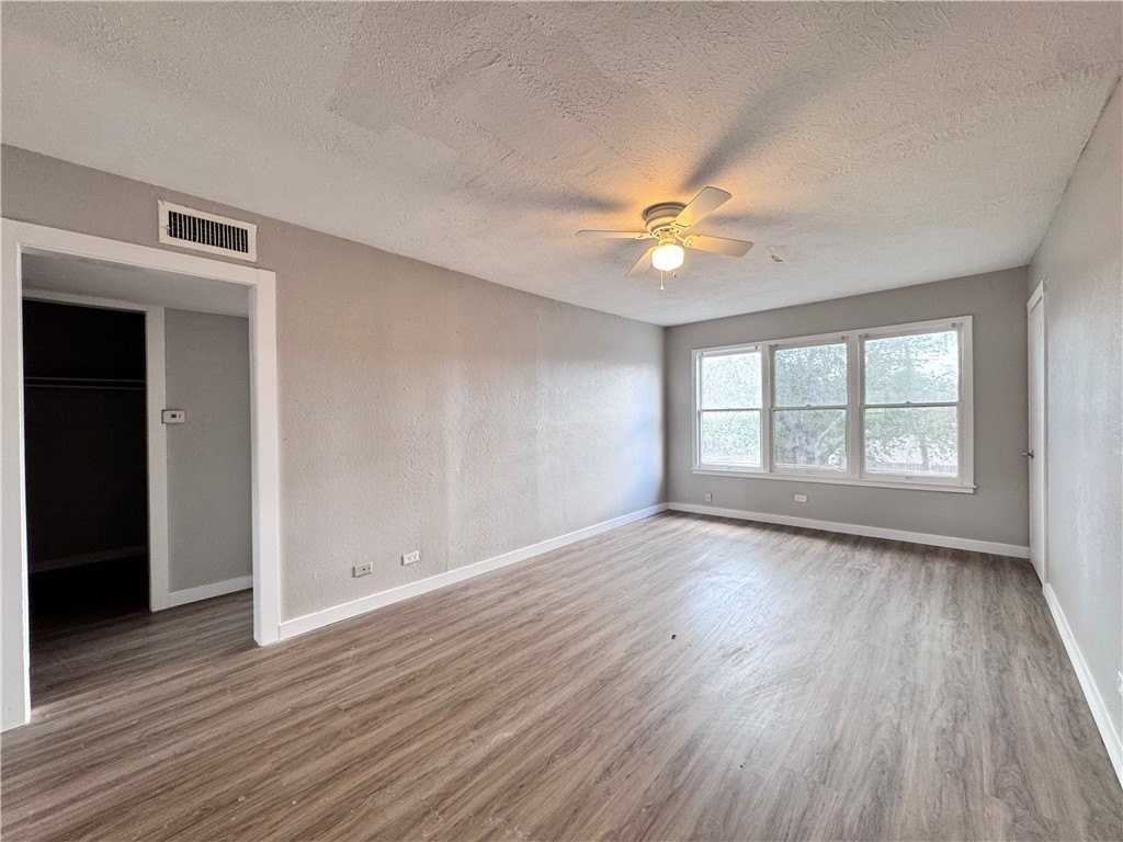 3120 Santa Fe St Apt 16 #16 - Photo 3 of 8