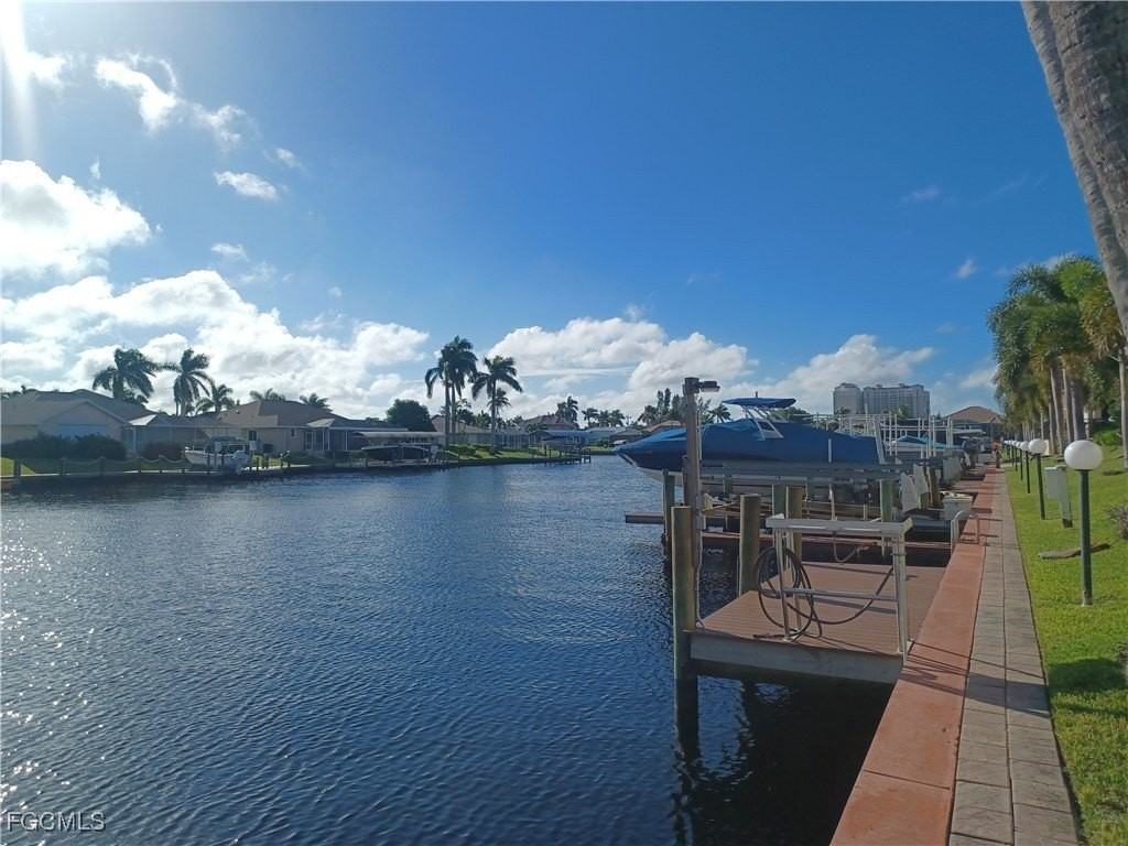 5515 Southwest 12th Avenue #201 - Photo 5 of 34