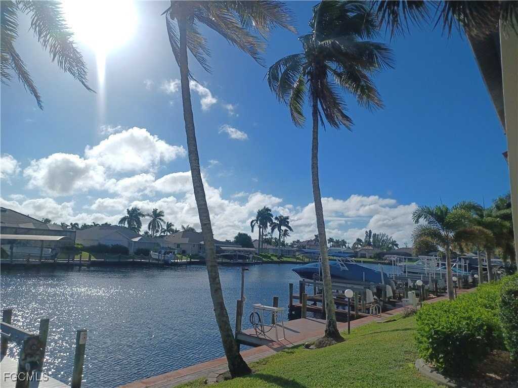 5515 Southwest 12th Avenue #201 - Photo 6 of 34