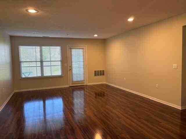 1522 Oakfield Dr - Photo 3 of 19