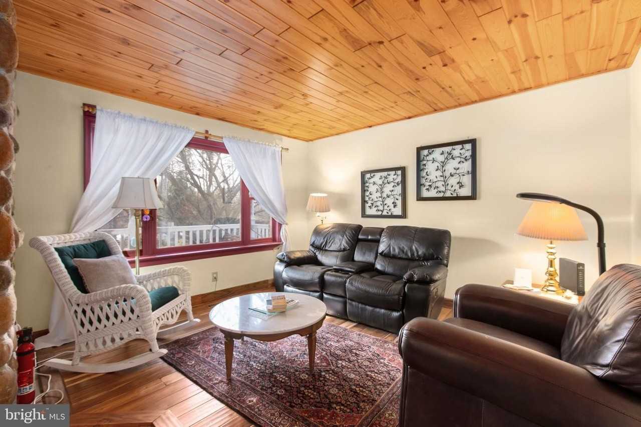 76 Grove Ln - Photo 4 of 36