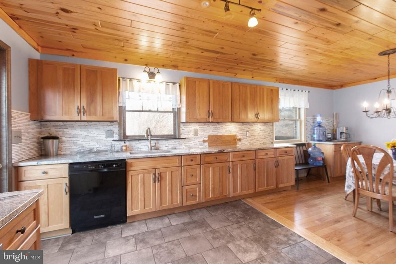 76 Grove Ln - Photo 7 of 36