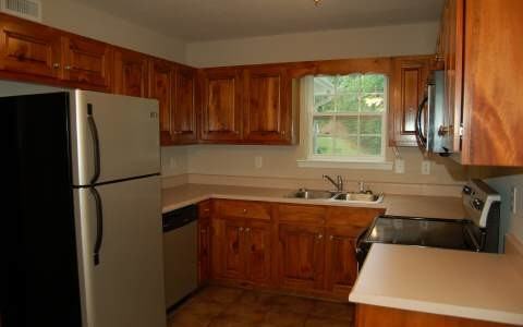24 Depot Pl - Photo 3 of 8