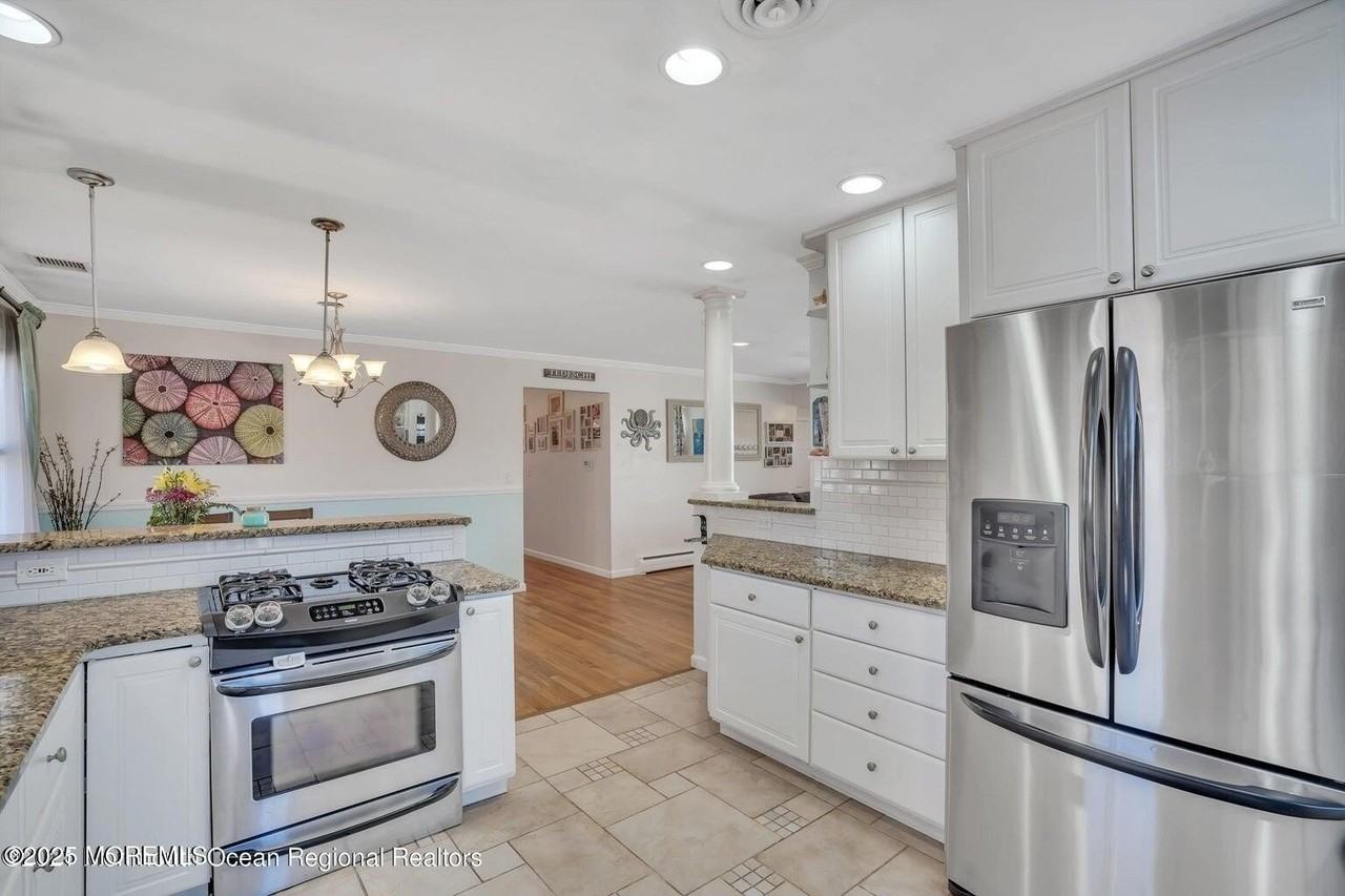 559 Dow Ave - Photo 5 of 17