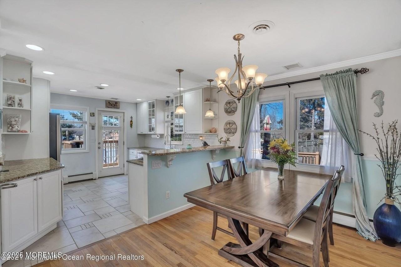 559 Dow Ave - Photo 6 of 17