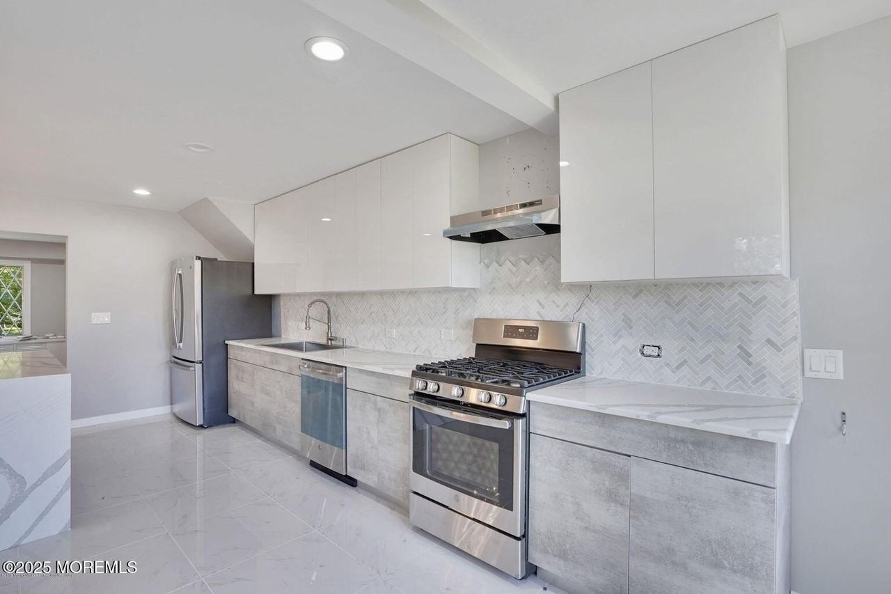 17 Roslyn Dr - Photo 5 of 23