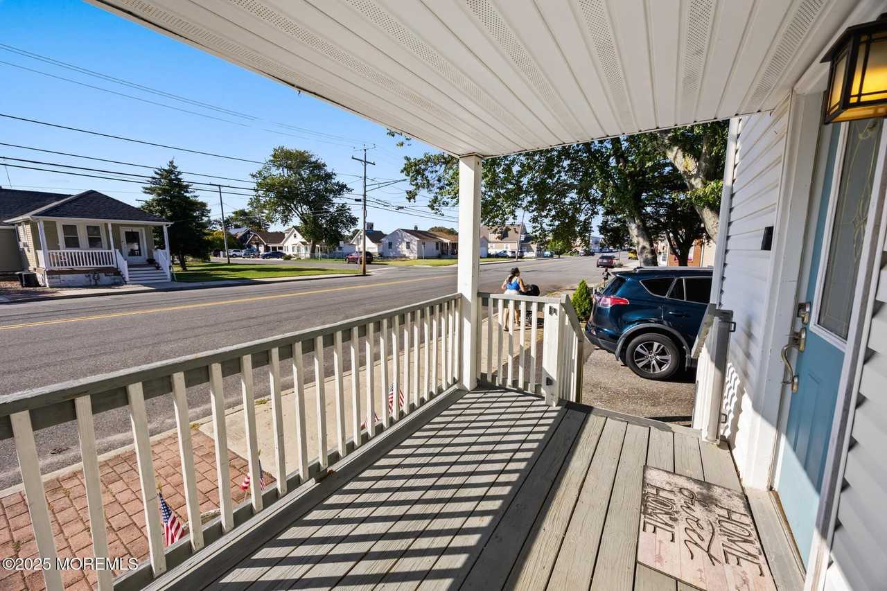 605 Ocean Gate Ave - Photo 3 of 45