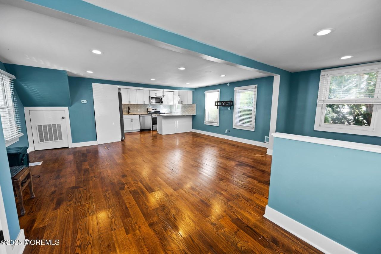 605 Ocean Gate Ave - Photo 4 of 45