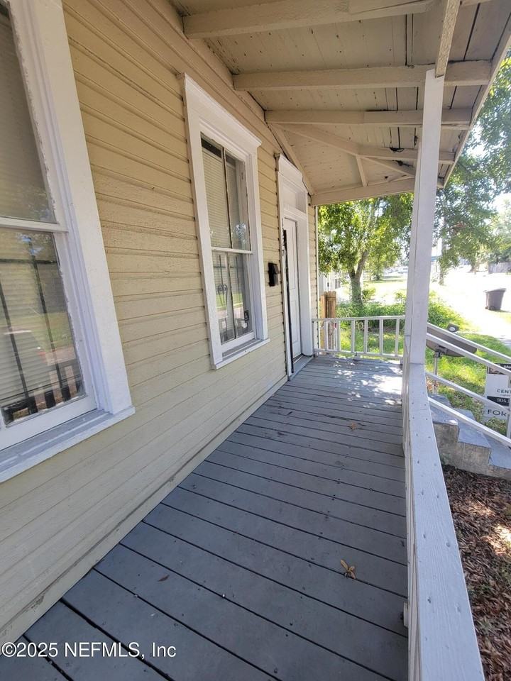 1327 Cleveland St - Photo 2 of 17