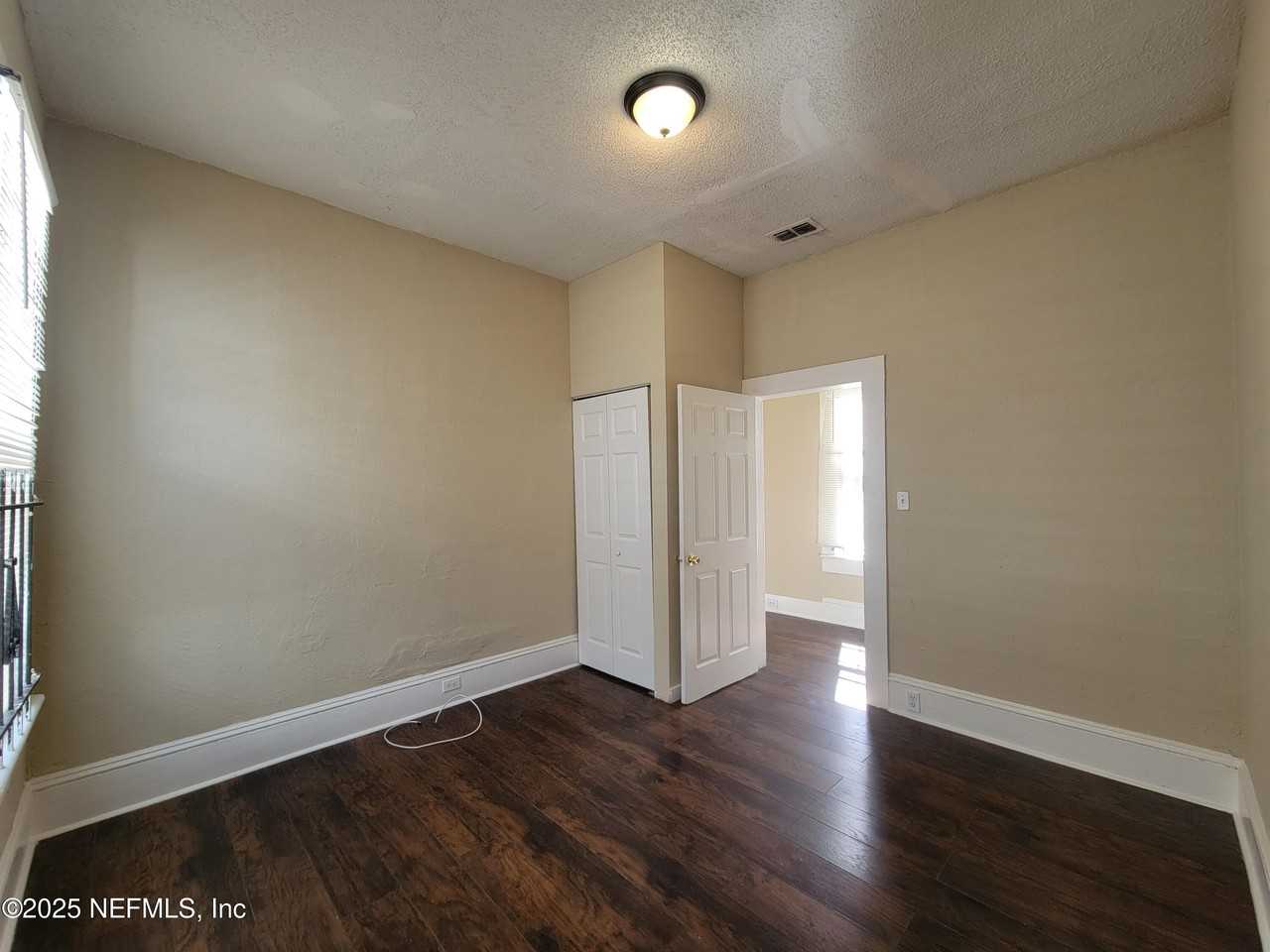 1327 Cleveland St - Photo 5 of 17