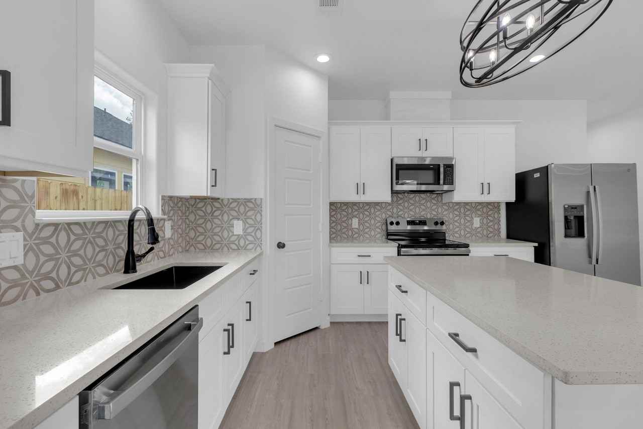 West Martin Luther King Jr Boulevard - Photo 2 of 30