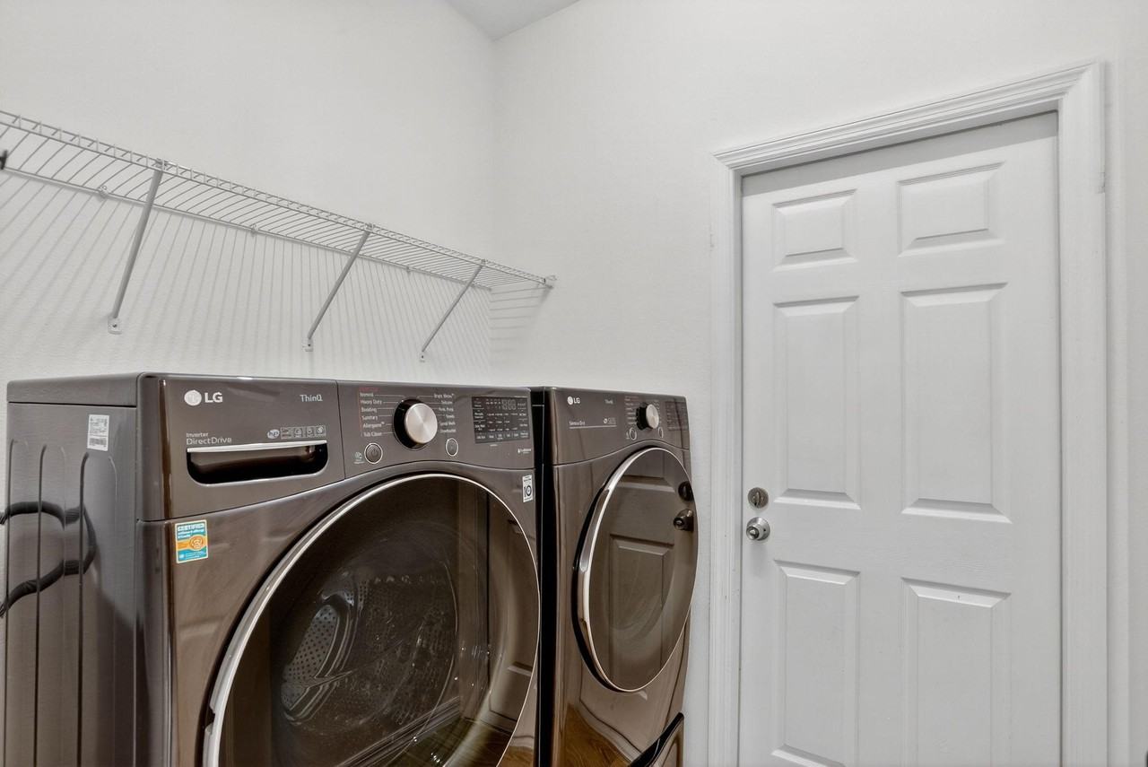 Pineview Dr - Photo 3 of 11