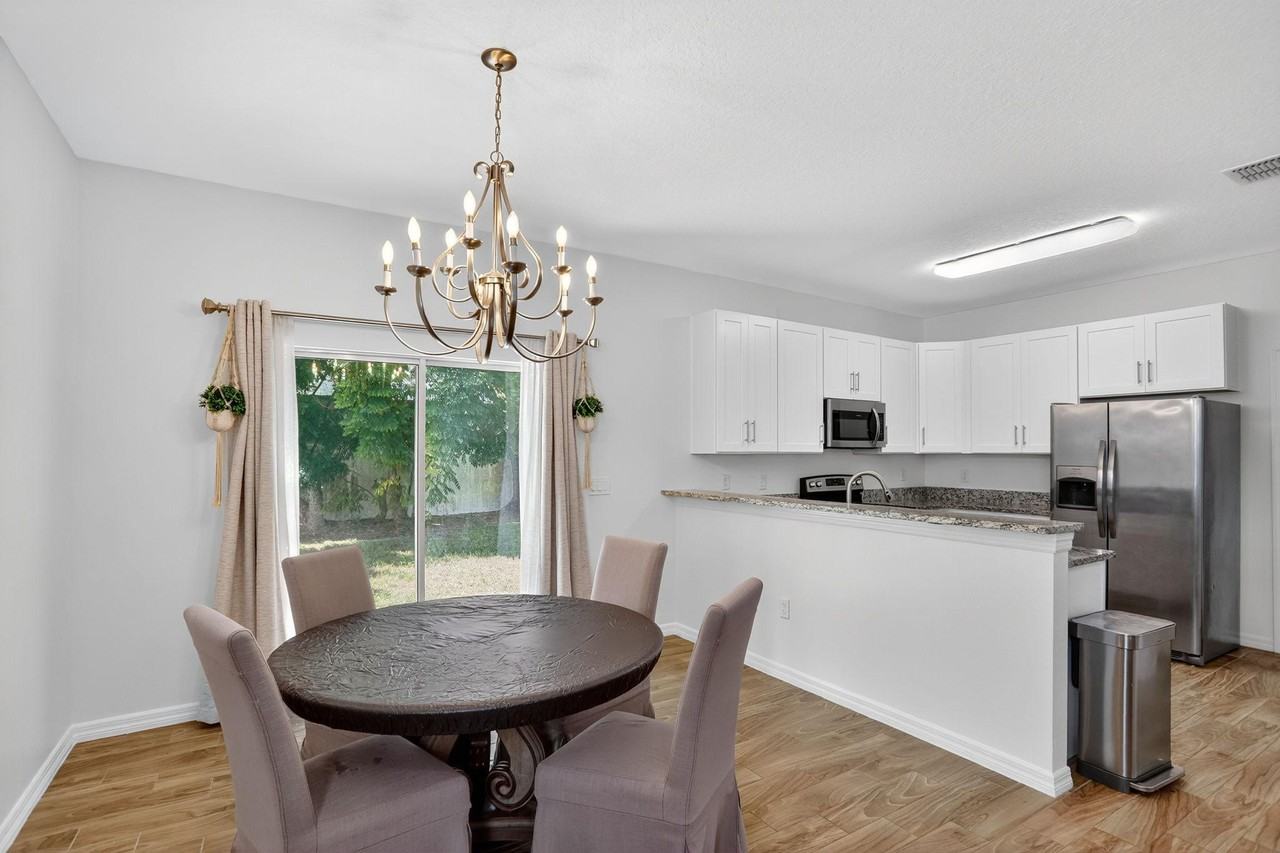 Pineview Dr - Photo 5 of 11