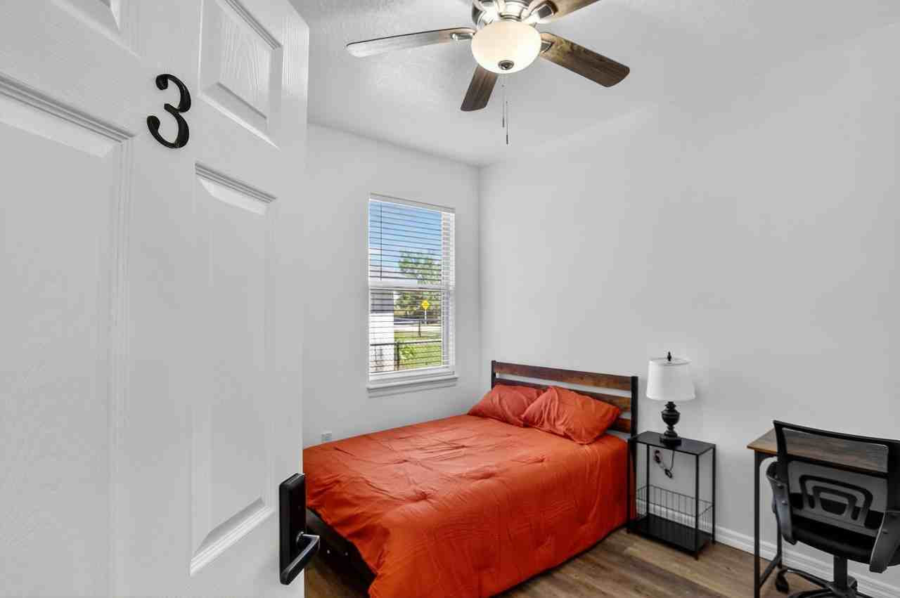 Pineview Dr - Photo 7 of 11