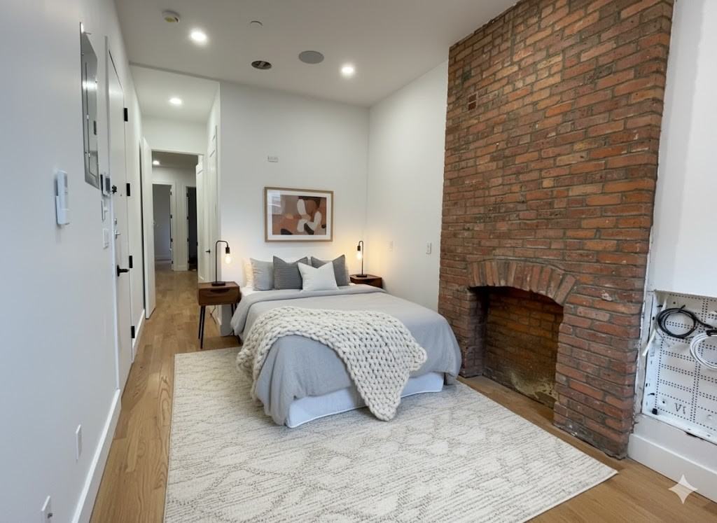 631 East 6th Street - Photo 4 of 11