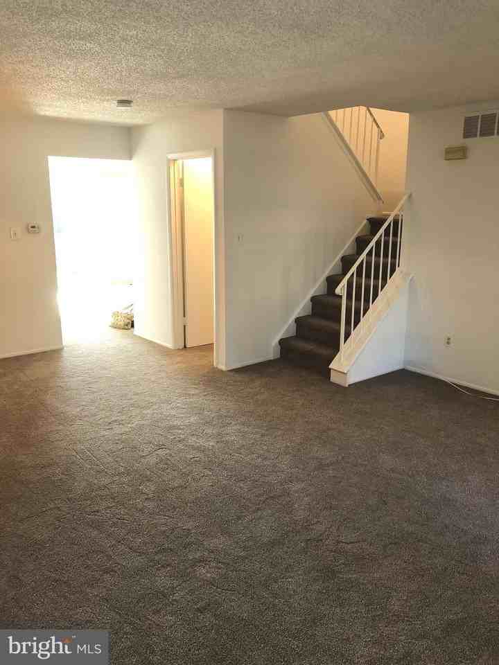 56 Burgundy Dr - Photo 4 of 27