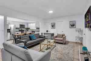 featured image of 977 Sw 10th St #927