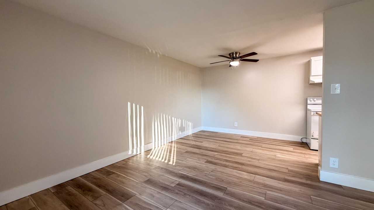 Valley York Apartments - Photo 3 of 39