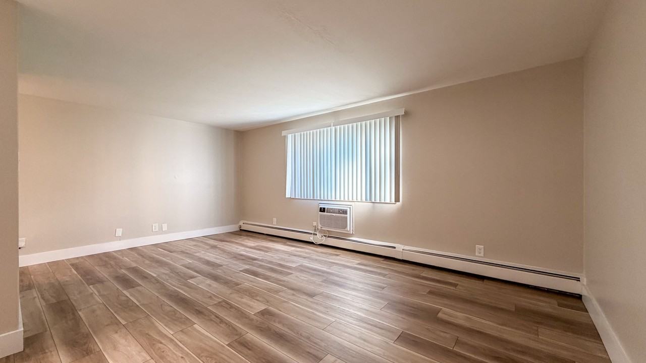 Valley York Apartments - Photo 4 of 39