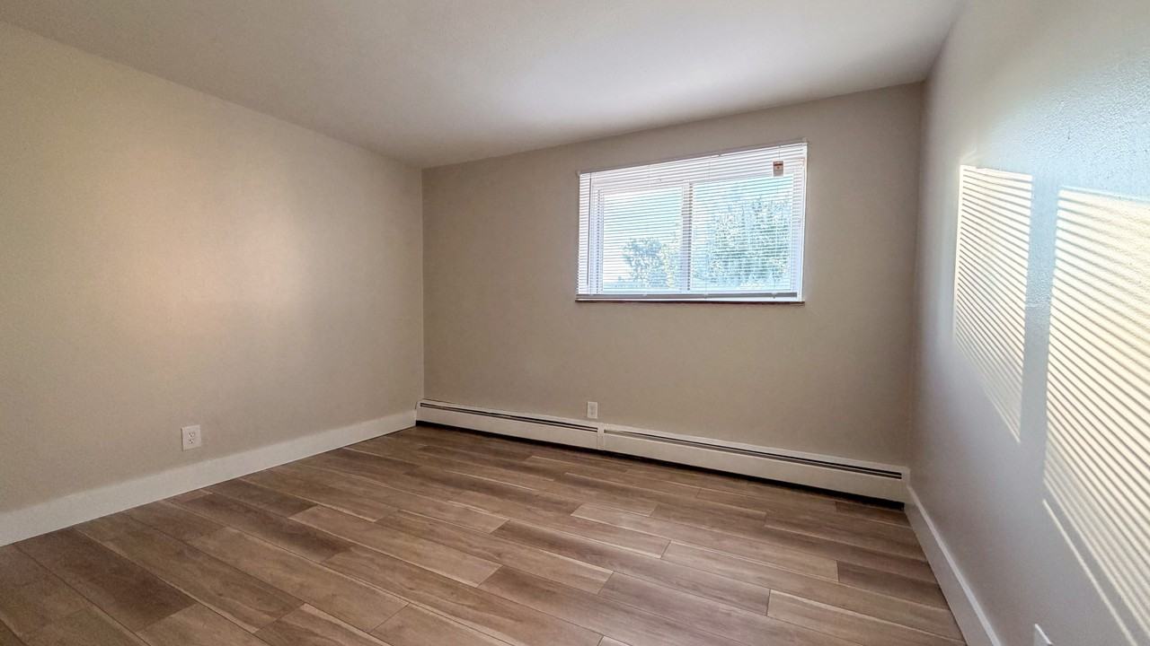 Valley York Apartments - Photo 5 of 39